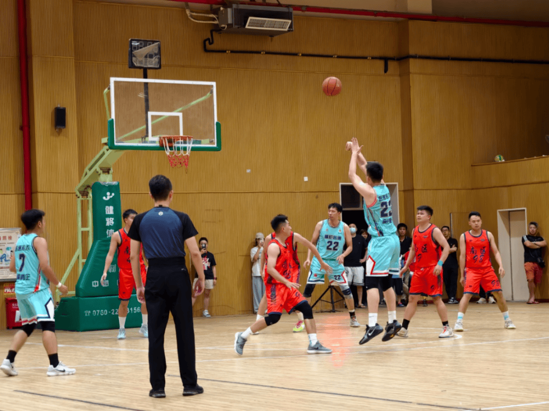 雷速官网-观赏篮球赛的精彩瞬间,球迷欢呼不已-第1张图片-雷速官网 雷速官网-观赏篮球赛的精彩瞬间,球迷欢呼不已-第1张图片-雷速官网