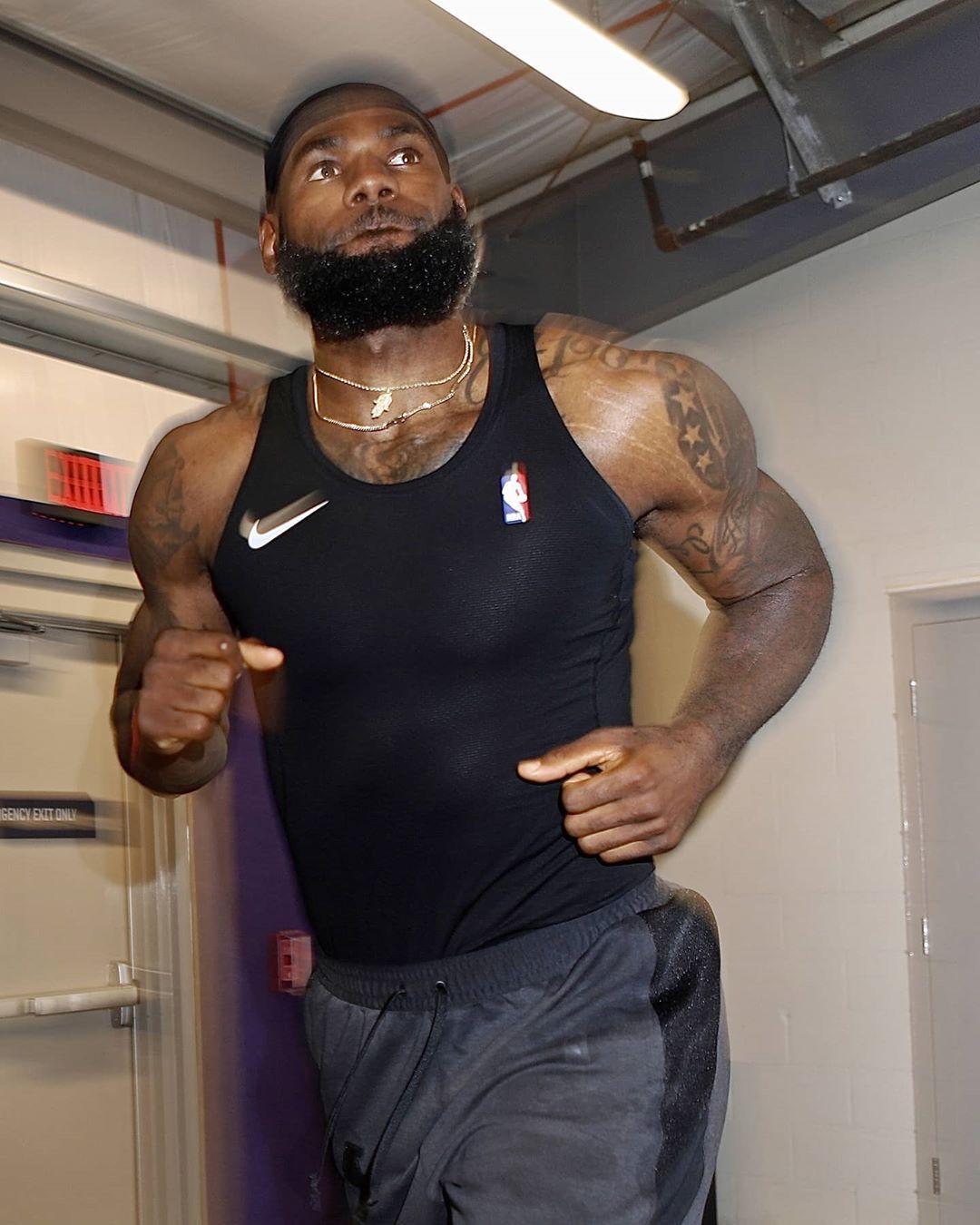 雷速-老鹰后卫加紧训练，希望提高得分效率-第1张图片-雷速官网