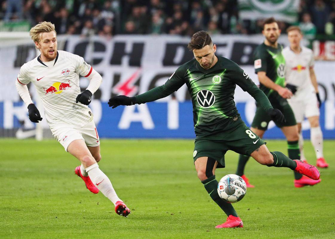 雷速官网-沃尔夫斯堡球员合力战胜强劲对手-第2张图片-雷速官网 雷速官网-沃尔夫斯堡球员合力战胜强劲对手-第2张图片-雷速官网