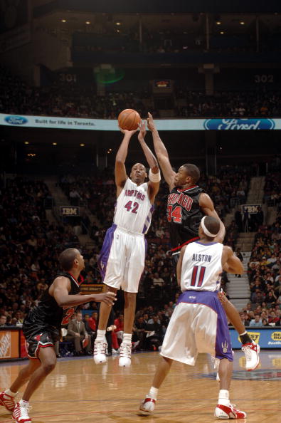 雷速-猛龙外线进攻犀利，成为制胜法宝-第1张图片-雷速官网