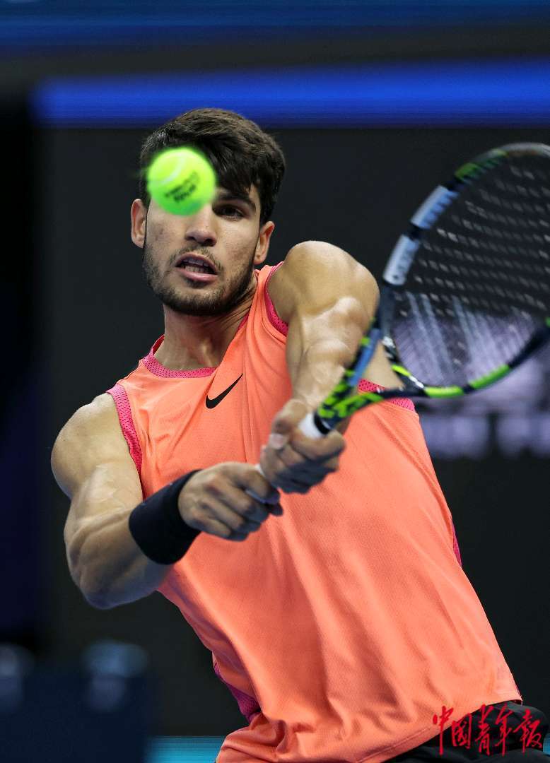 雷速官网-西班牙男子网球选手卫冕夺冠，世界第一-第1张图片-雷速官网
