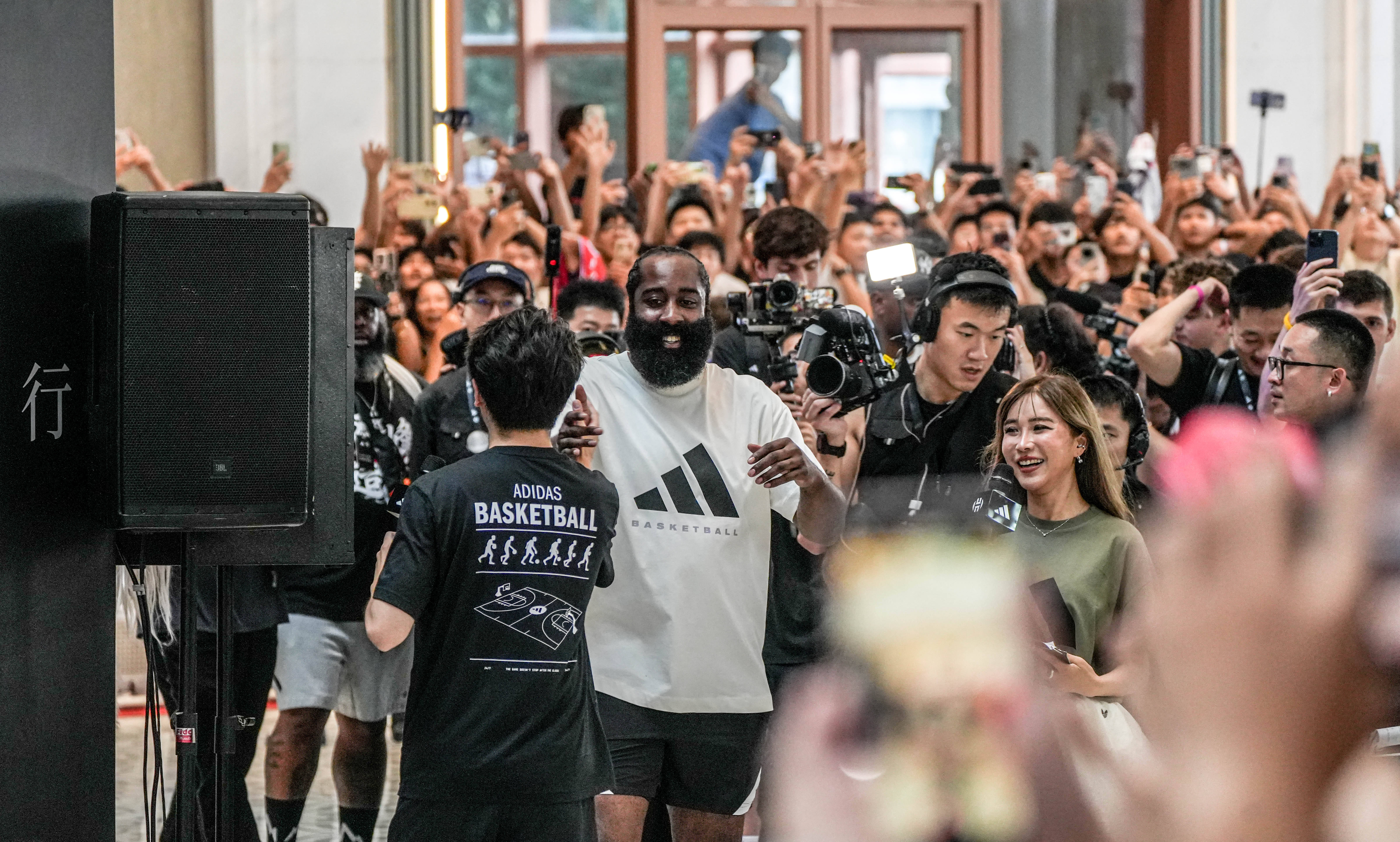 雷速官网-知名球星宣布重回赛场,赢得球迷热烈欢呼-第2张图片-雷速官网 雷速官网-知名球星宣布重回赛场,赢得球迷热烈欢呼-第2张图片-雷速官网