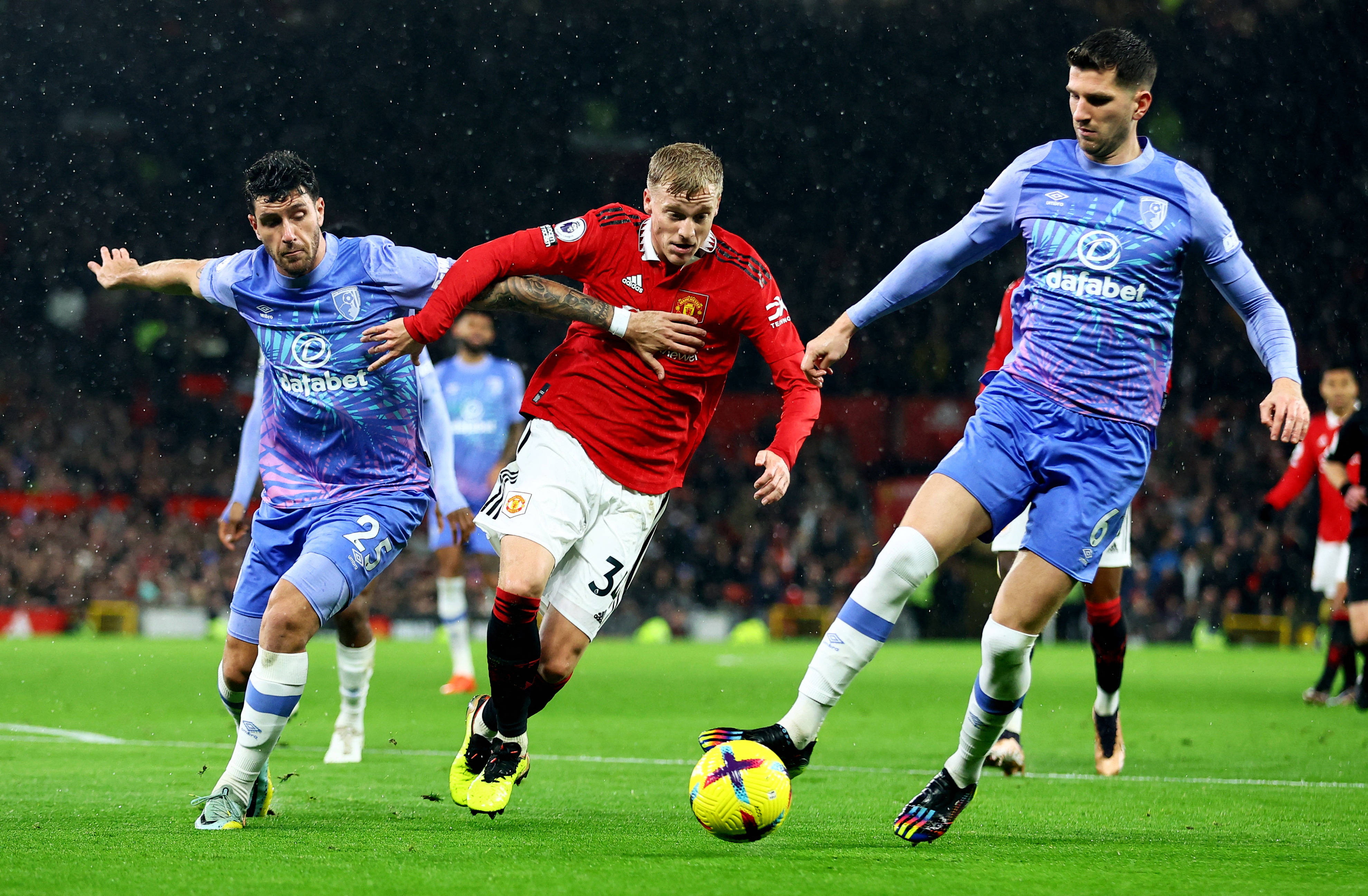 雷速官网-曼联队战胜对手，球员备战欧冠联赛-第1张图片-雷速官网