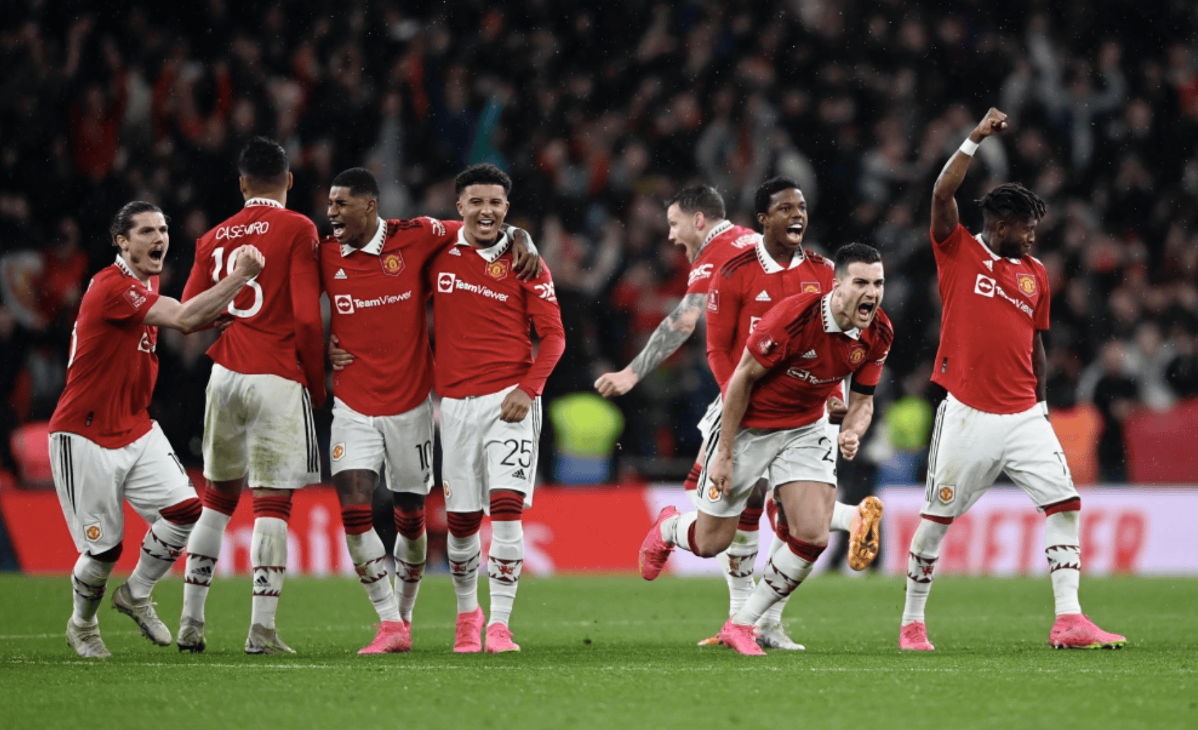 雷速官网-曼联队战胜对手，球员备战欧冠联赛-第2张图片-雷速官网