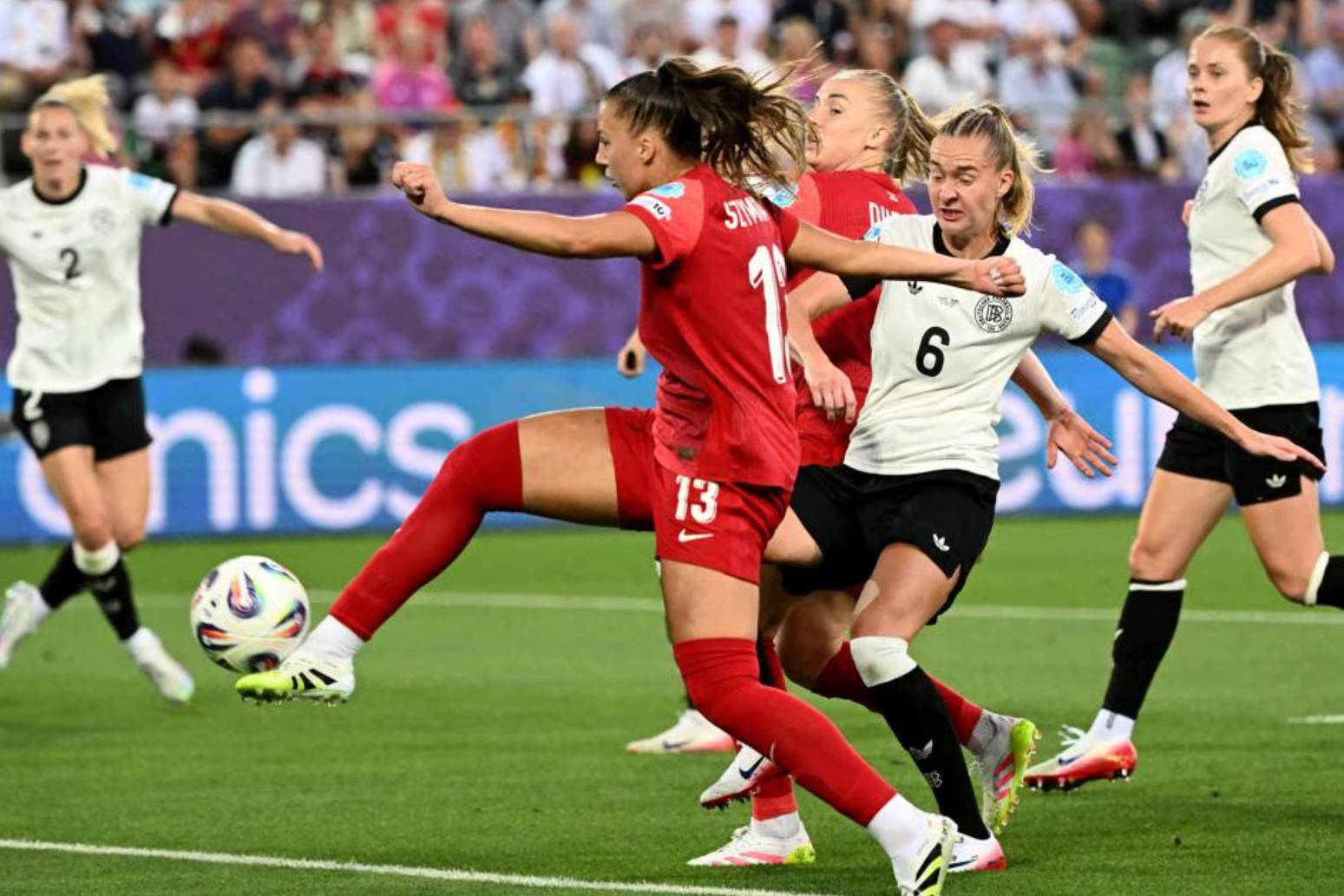 雷速官网-德国女足国家队主帅宣布辞职，球迷唏嘘不已-第2张图片-雷速官网