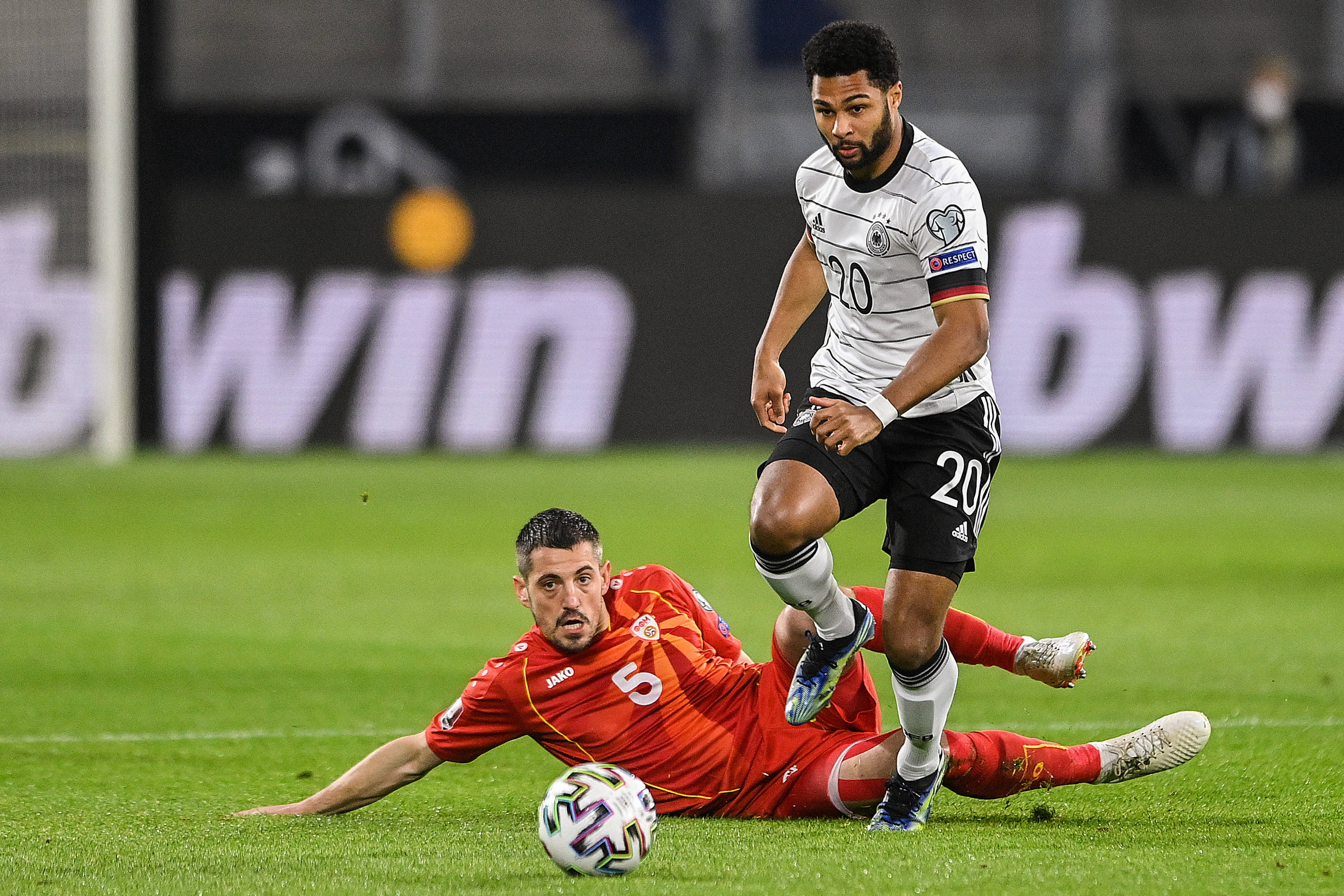 雷速-欧预赛比赛冷暖自知,排名差距越来越小-第1张图片-雷速官网 雷速-欧预赛比赛冷暖自知,排名差距越来越小-第1张图片-雷速官网