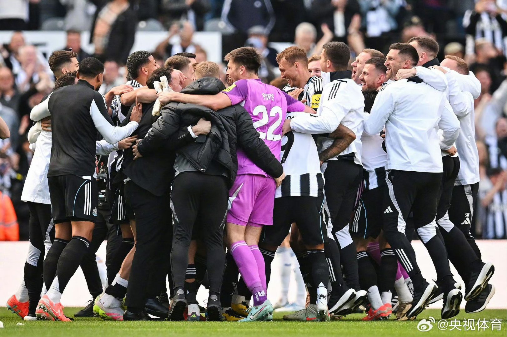 雷速直播-欧冠决赛突发暴雨,主场球迷欢呼雨中观战-第1张图片-雷速官网 雷速直播-欧冠决赛突发暴雨,主场球迷欢呼雨中观战-第1张图片-雷速官网