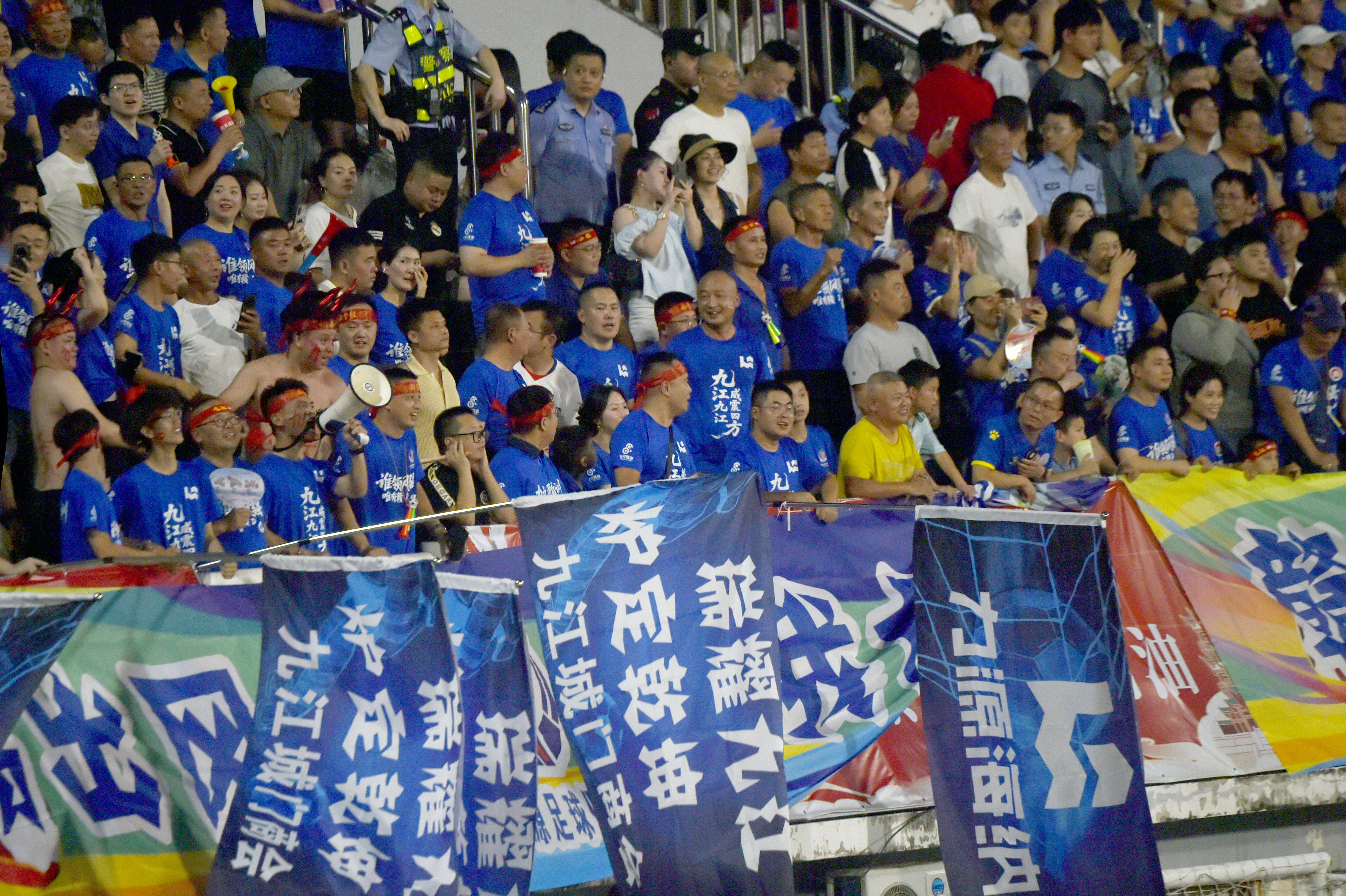 雷速直播-亚洲杯胜负难辨,球迷兴奋异常-第2张图片-雷速官网 雷速直播-亚洲杯胜负难辨,球迷兴奋异常-第2张图片-雷速官网