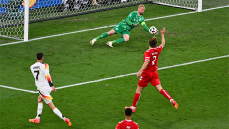 雷速-瞬间反击！球员突破对手防线进行射门-第2张图片-雷速官网