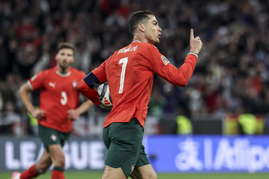 雷速官网下载-C罗带伤继续战斗,表现仍然抢眼-第2张图片-雷速官网 雷速官网下载-C罗带伤继续战斗,表现仍然抢眼-第2张图片-雷速官网