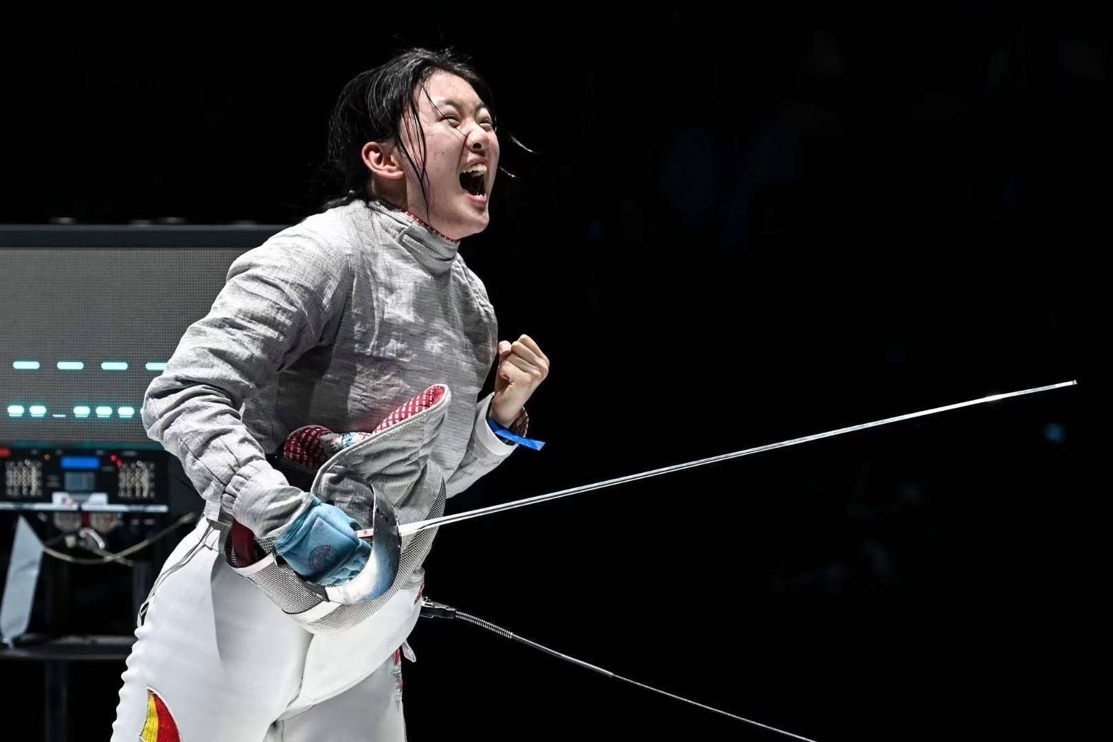 雷速官网-某选手在击剑比赛中斩获金牌-第2张图片-雷速官网 雷速官网-某选手在击剑比赛中斩获金牌-第2张图片-雷速官网