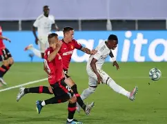 雷速直播-塞维利亚防线坚不可摧，稳固战绩-第1张图片-雷速官网