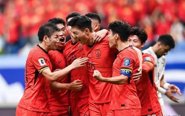 雷速官网-各大球队争夺最终胜利,球迷热情高涨-第2张图片-雷速官网 雷速官网-各大球队争夺最终胜利,球迷热情高涨-第2张图片-雷速官网