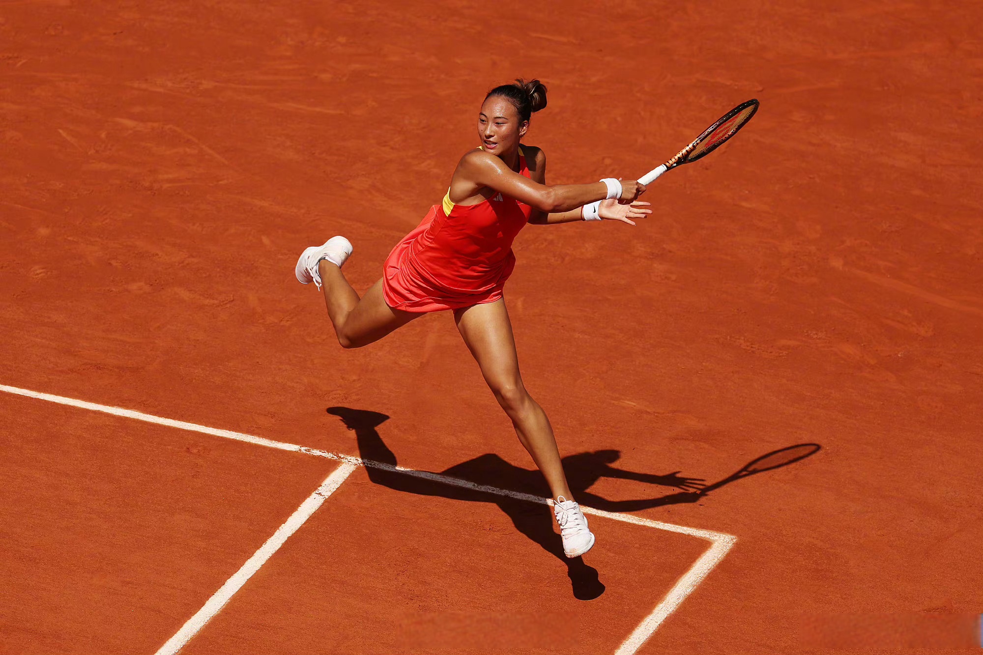 雷速官网-网球赛场女子项目德国选手夺冠-第2张图片-雷速官网