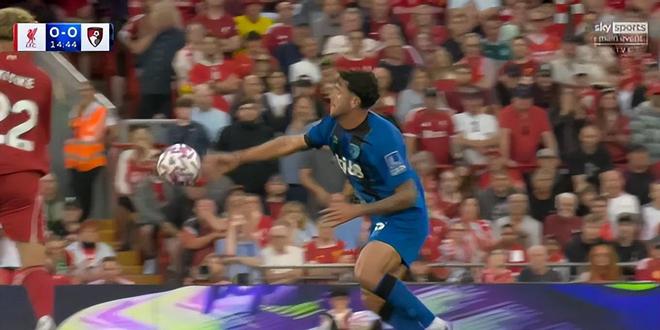 雷速官网-纠结判罚!VAR引发群众争议,球迷情绪激动-第1张图片-雷速官网 雷速官网-纠结判罚!VAR引发群众争议,球迷情绪激动-第1张图片-雷速官网