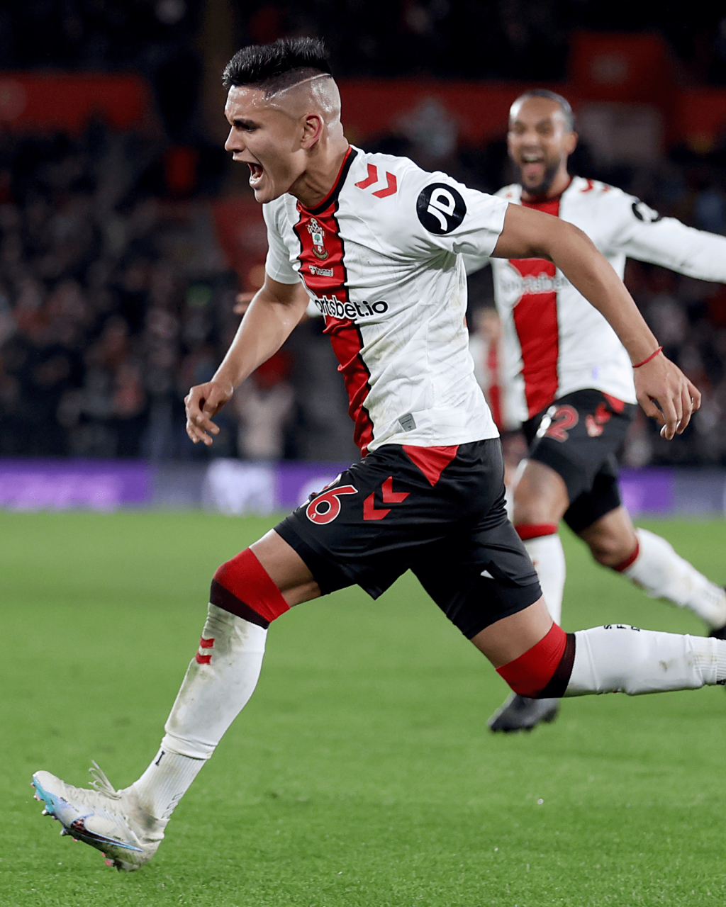 雷速官网-南安普顿主场告负，险些错失保级机会-第2张图片-雷速官网