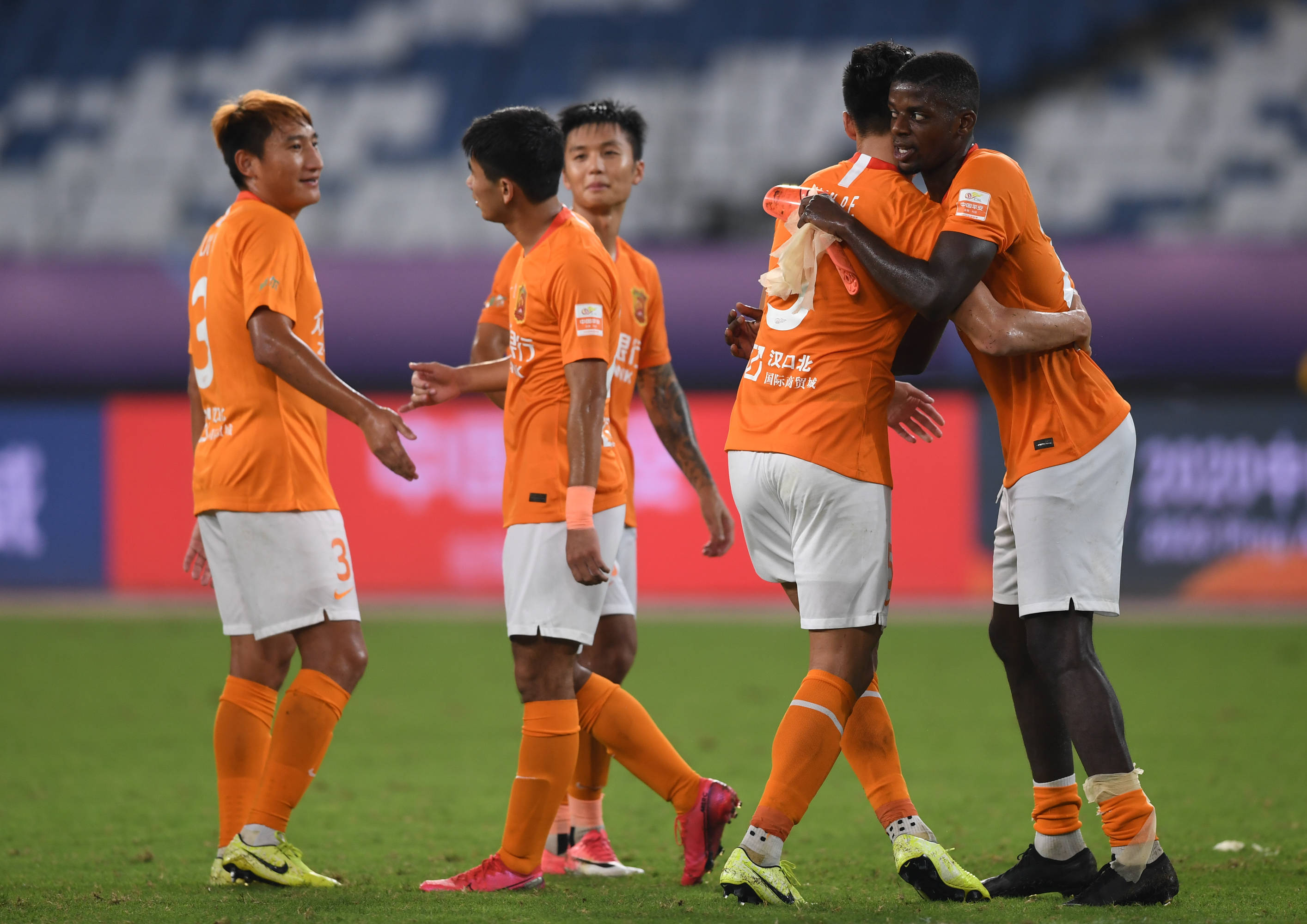 雷速官网下载-足球赛事:上港力克武汉卓尔,保持不败纪录-第1张图片-雷速官网 雷速官网下载-足球赛事:上港力克武汉卓尔,保持不败纪录-第1张图片-雷速官网