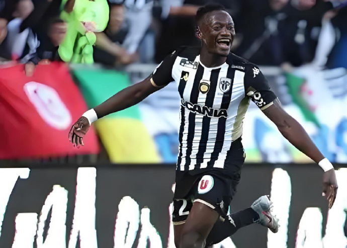 雷速官网下载-昂热球员表现持续稳定！-第1张图片-雷速官网