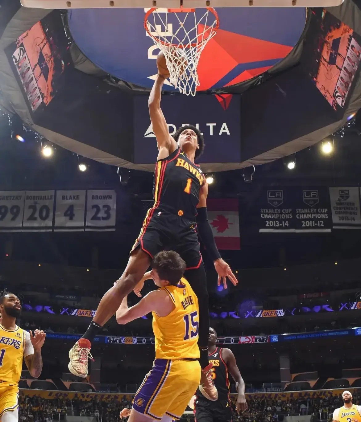 雷速官网下载-老鹰控卫精彩表现，球队进攻招架不住-第2张图片-雷速官网