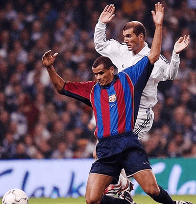 雷速官网-足球明星球员技惊四座,助球队夺冠-第1张图片-雷速官网 雷速官网-足球明星球员技惊四座,助球队夺冠-第1张图片-雷速官网